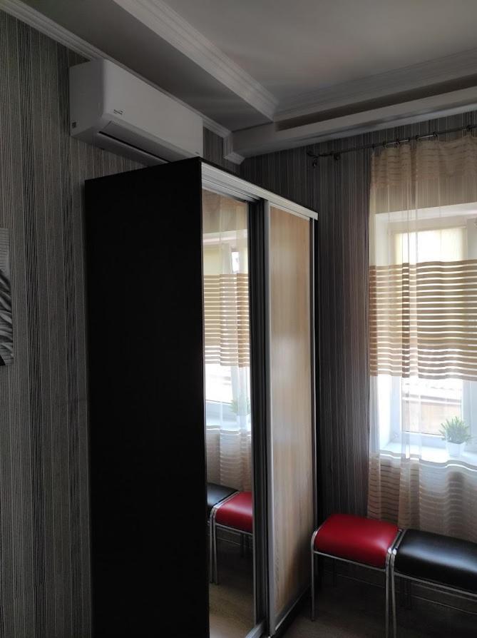 Apart Club Tolstogo Chernivtsi Exterior photo