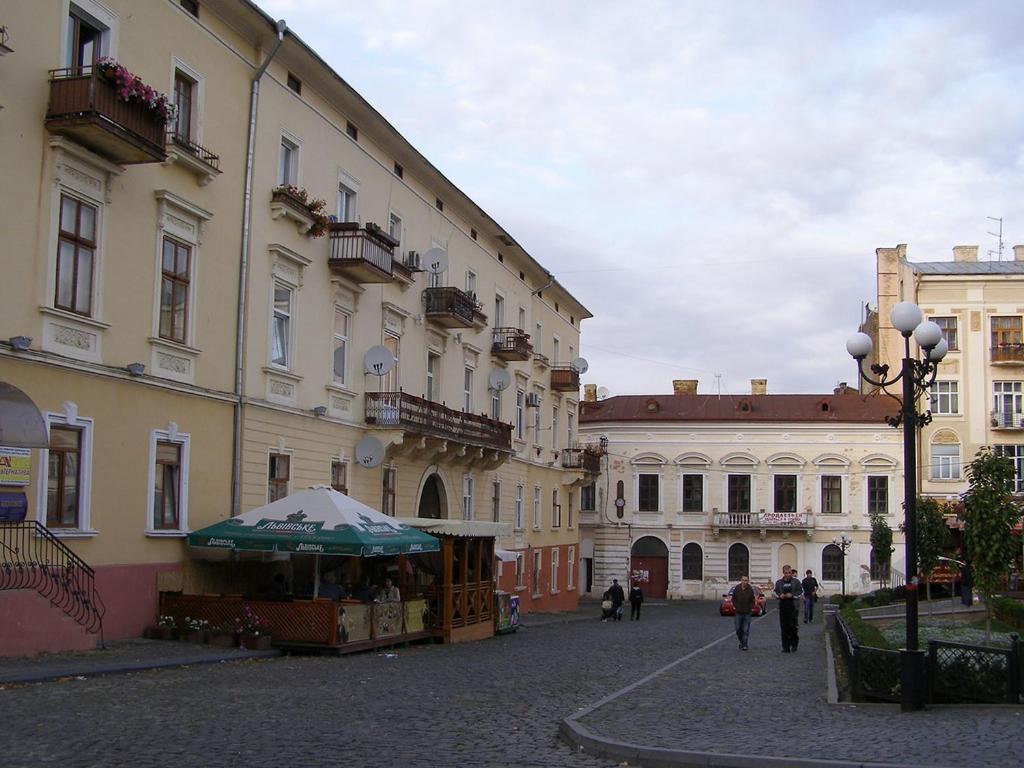 Apart Club Tolstogo Chernivtsi Exterior photo